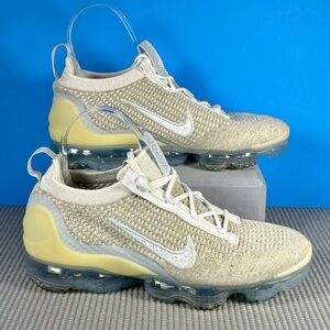 Nike Women’s Air Vapormax 2021 FK Flyknit Sneakers (women’s 9 white platinum)
